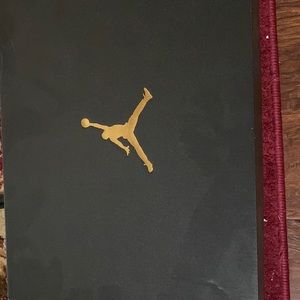 Air Jordan 11 CMFT LOW